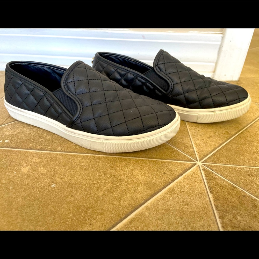 Steve Madden Black ECENTRQ  slide on sneaker Sz 7